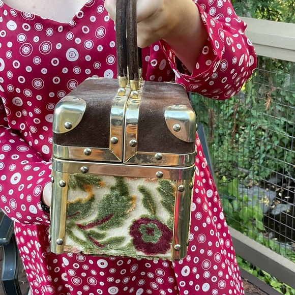 Vintage brown floral brocade tapestry brass hardware box purse handels - Picture 6 of 14